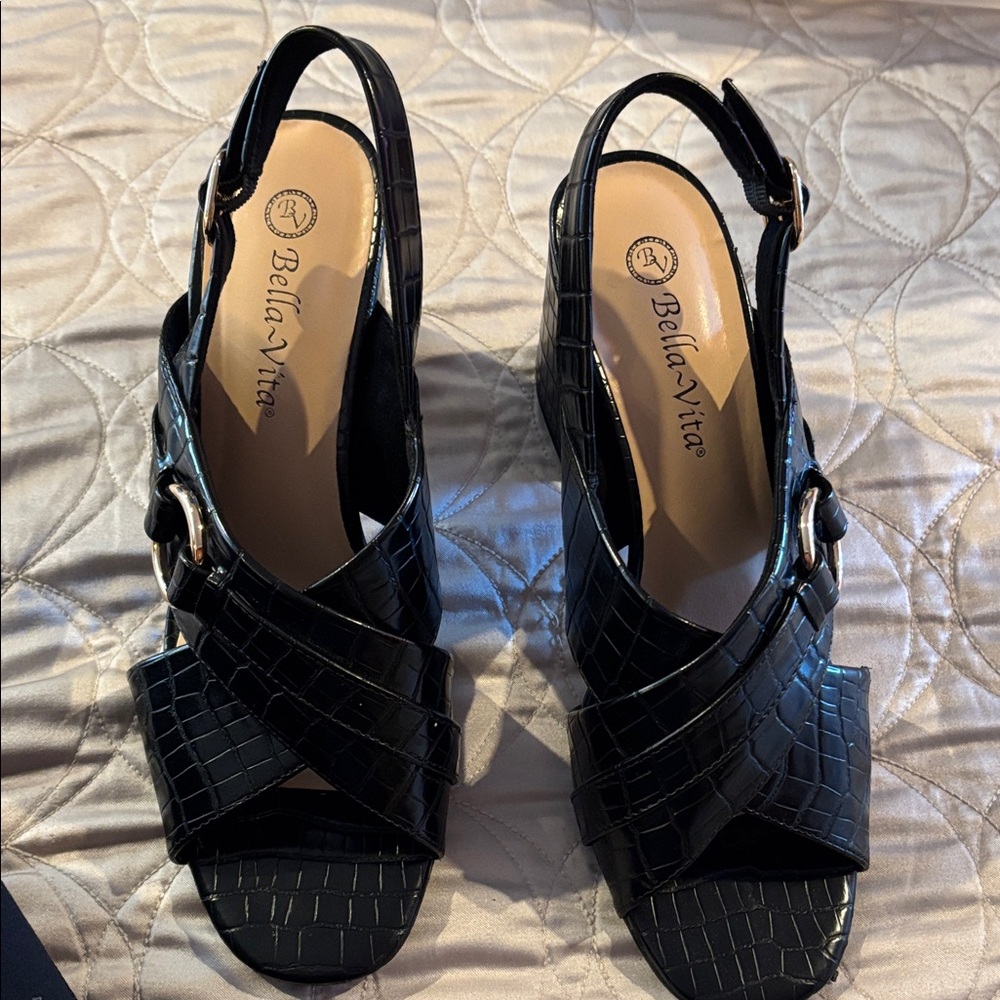 Bella Vita Croc-Embossed Black Sandals